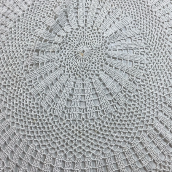 Knitted Big Doily tea cups and saucers knitted green and ivory white 38” doily - Picture 5 of 12